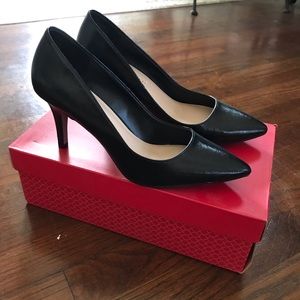 Sz 8.5 Black Leather Pumps